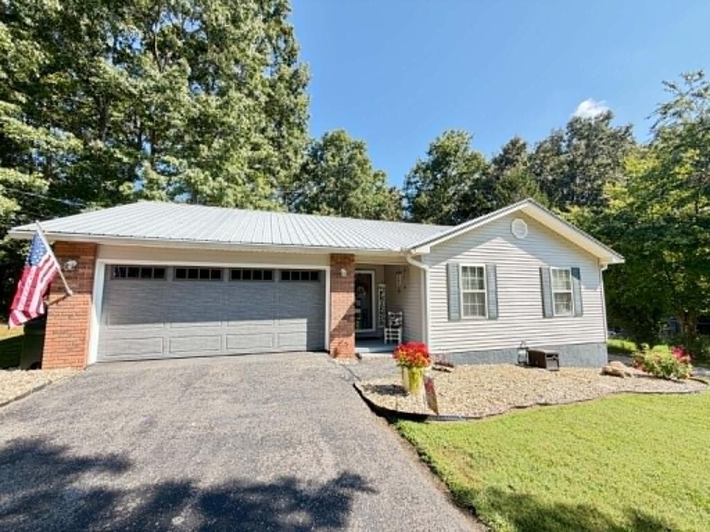 64 Pear Cir, Crossville, TN 38555 Main Photo