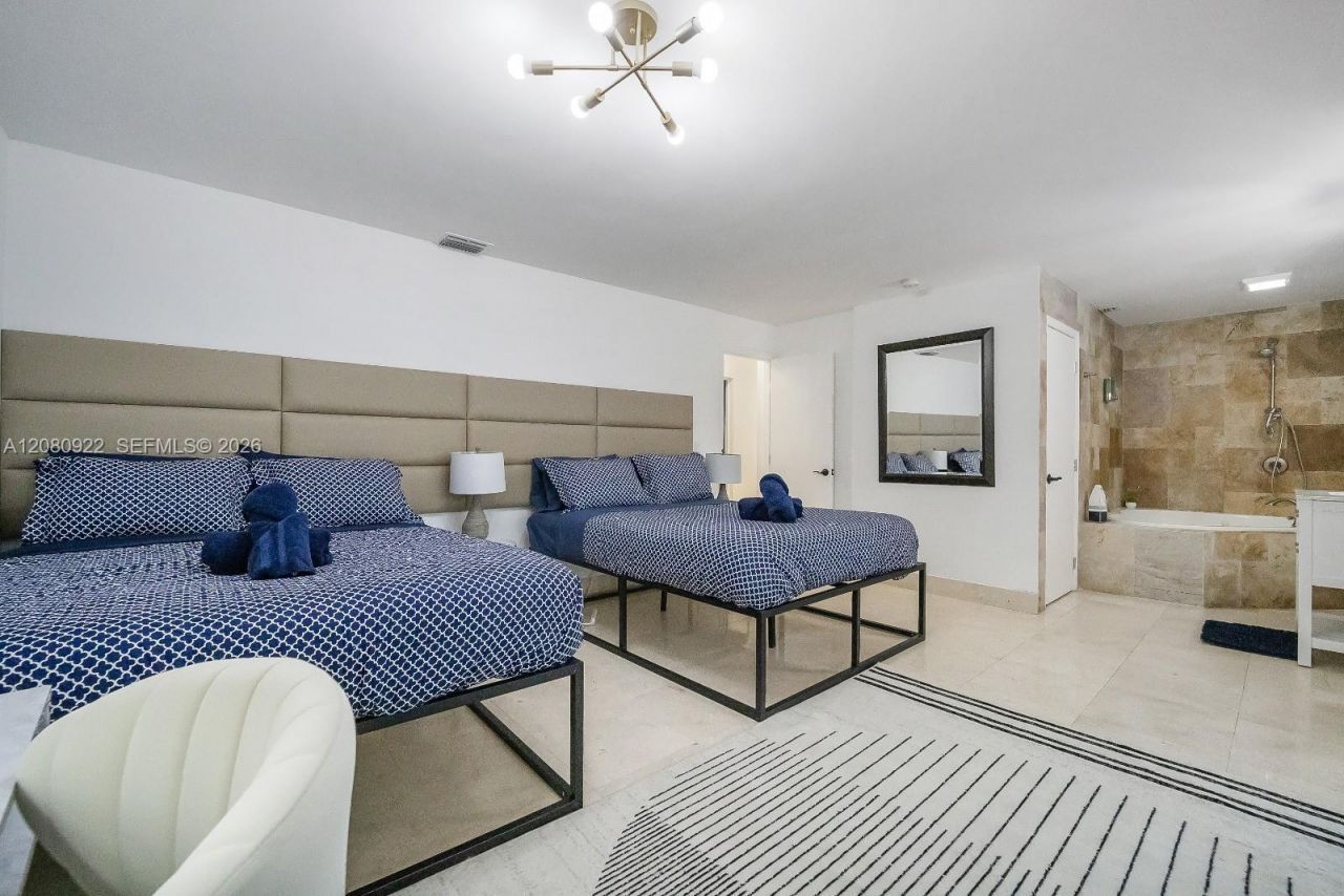 2286 NE 215th St , Unit 2286, Miami, FL 33180 Photo