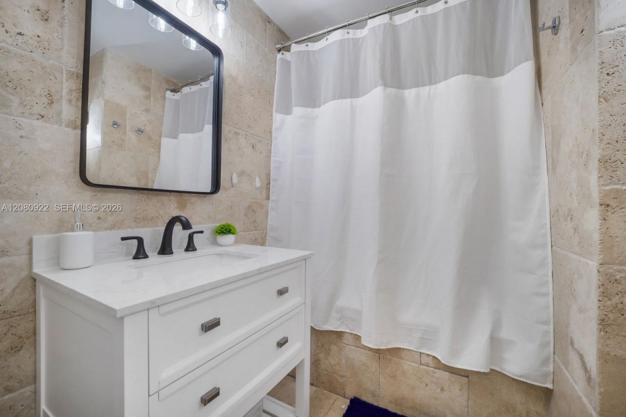 2286 NE 215th St , Unit 2286, Miami, FL 33180 Photo