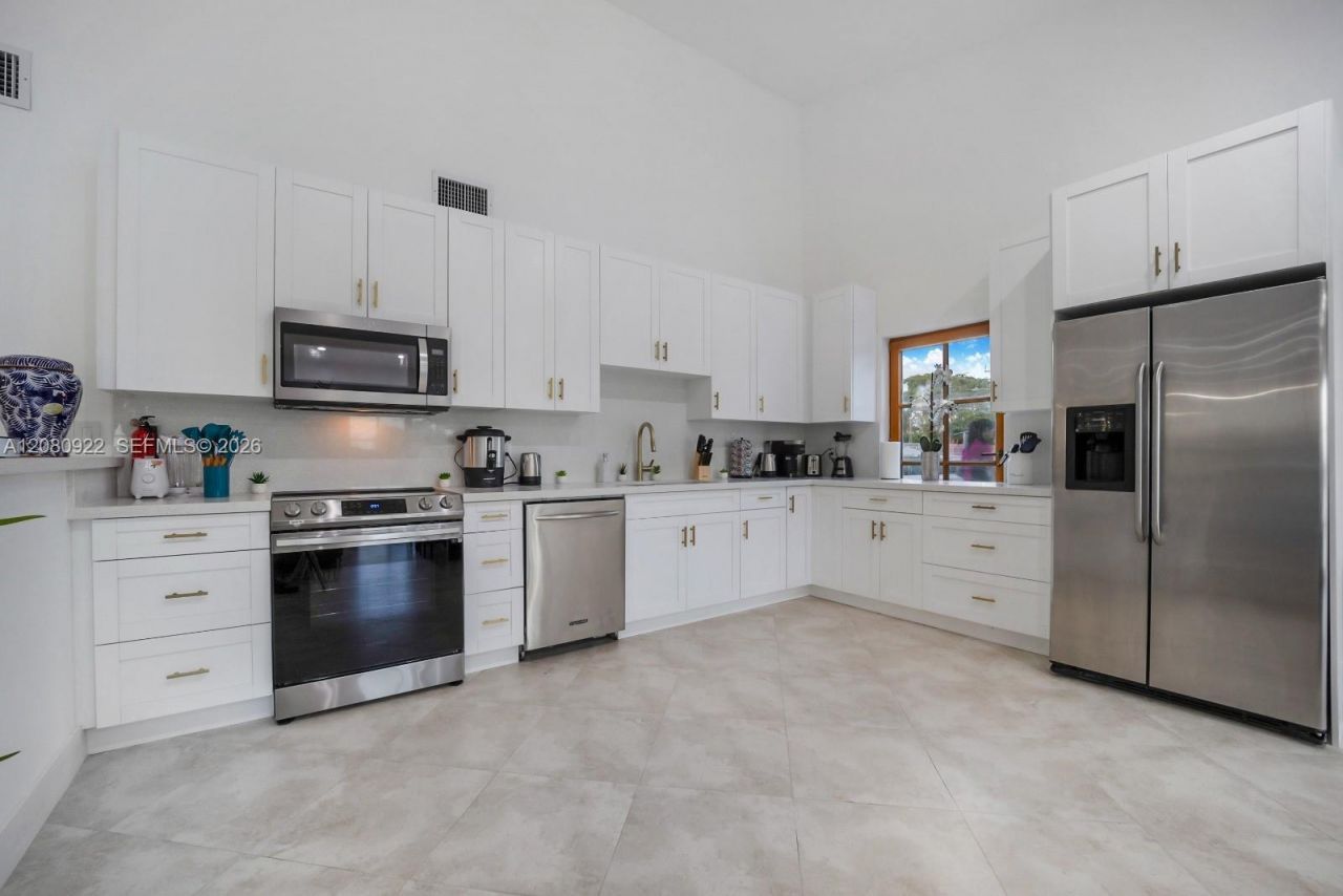 2286 NE 215th St , Unit 2286, Miami, FL 33180 Photo