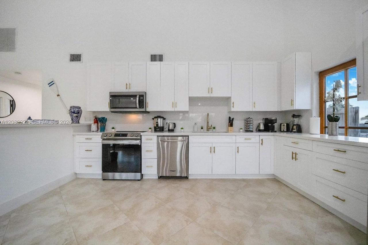 2286 NE 215th St , Unit 2286, Miami, FL 33180 Photo