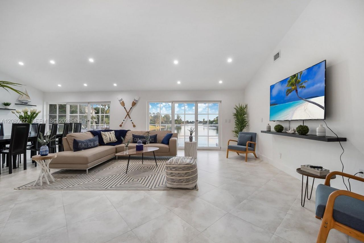 2286 NE 215th St , Unit 2286, Miami, FL 33180 Photo
