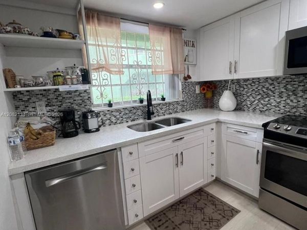 11183 NW 7th St , Unit 104, Miami, FL 33172