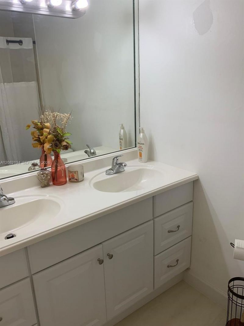 11183 NW 7th St , Unit 104, Miami, FL 33172 Photo
