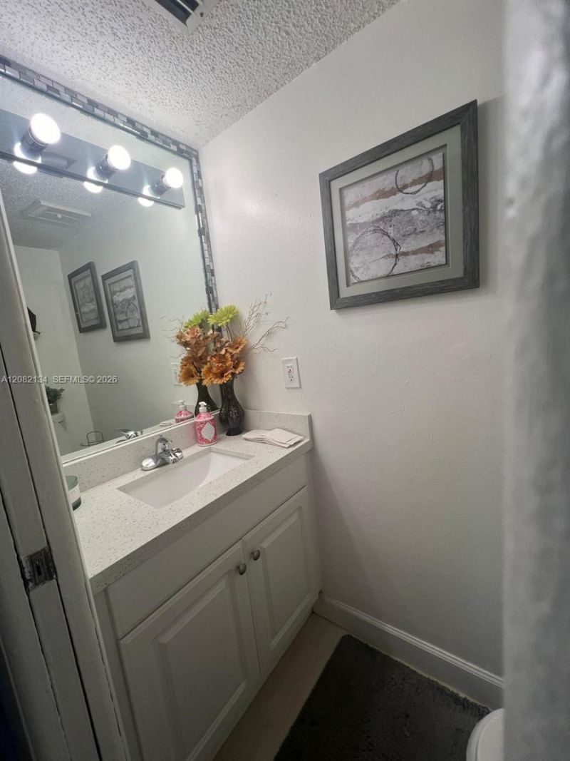 11183 NW 7th St , Unit 104, Miami, FL 33172 Photo