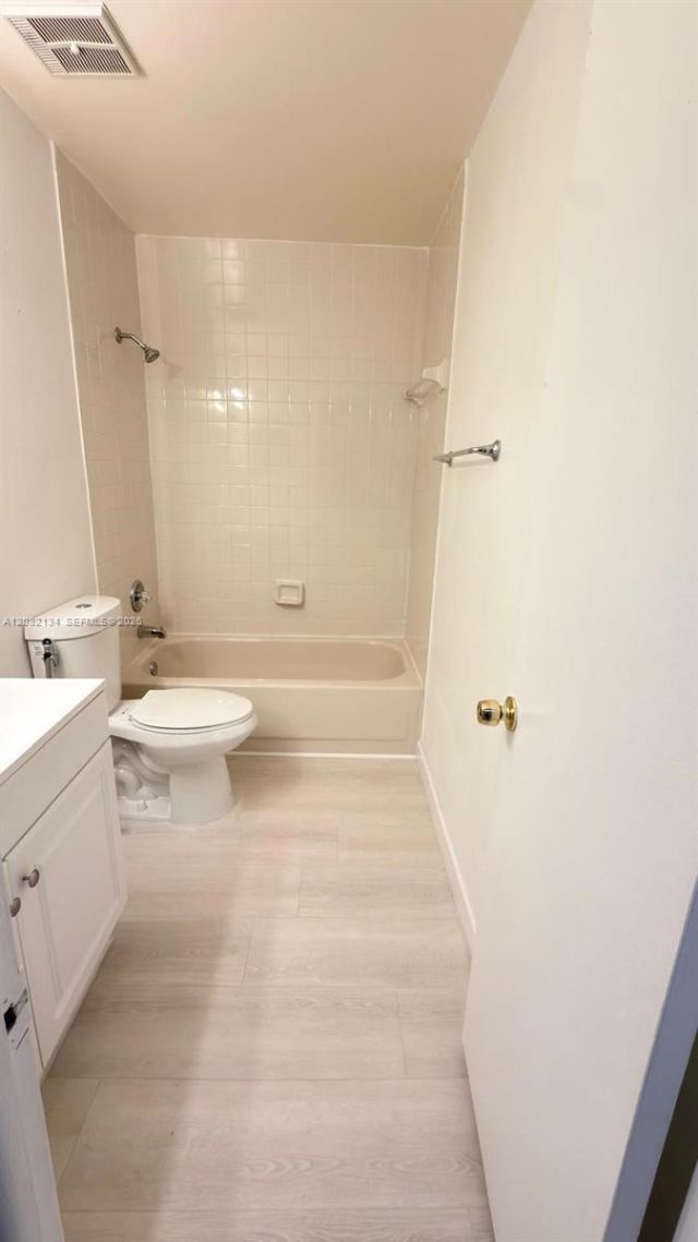 11183 NW 7th St, Unit 104, Miami, FL 33172 Photo