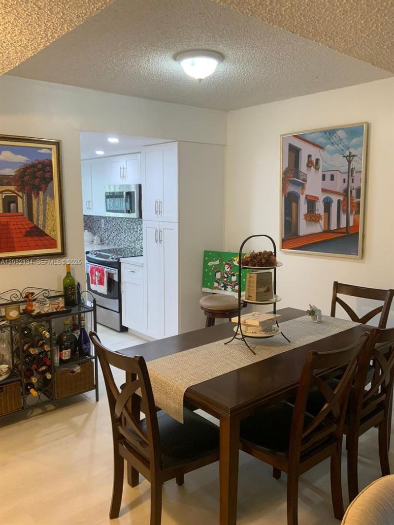 11183 NW 7th St , Unit 104, Miami, FL 33172 Photo