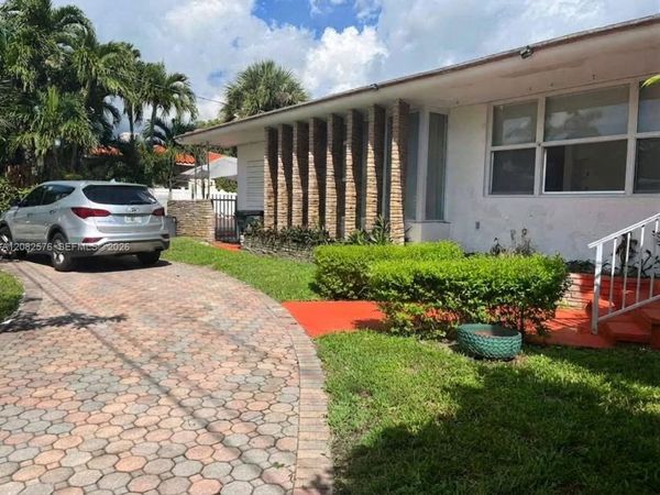 501 90th St , Unit 1, Surfside, FL 33154
