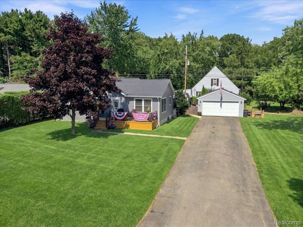 5508 Clinton River Drive, Waterford Township, Mi 48327