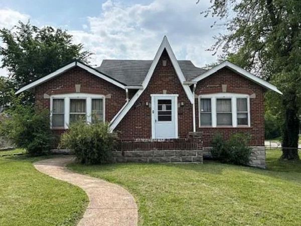 3802 Melba Place , Northwoods, MO 63121