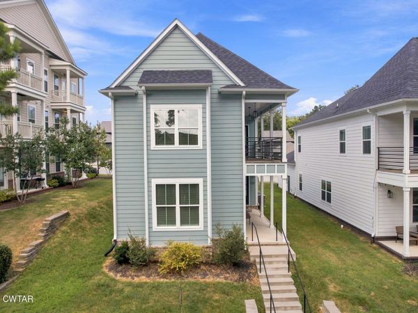 225 W Deaderick Street , Jackson, TN 38301