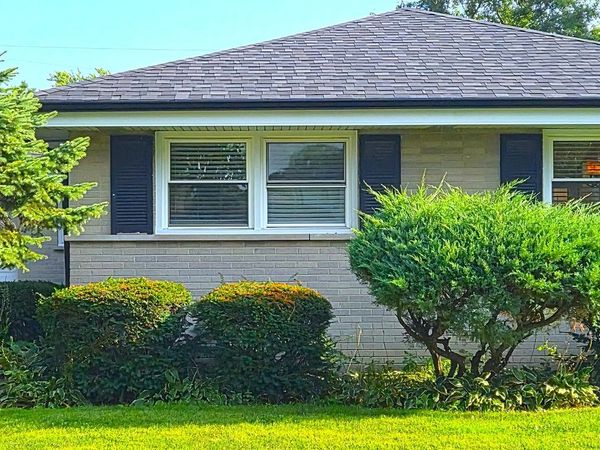 807 E Golfview Drive , Mount Prospect, IL 60056