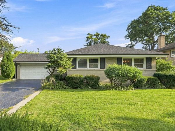 807 E Golfview Drive , Mount Prospect, IL 60056