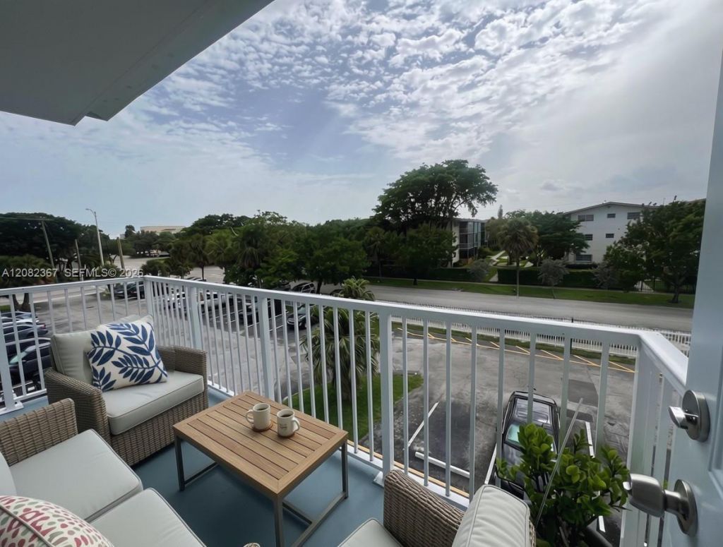 16801 NE 14th Ave , Unit 311, Miami, FL 33162 Photo