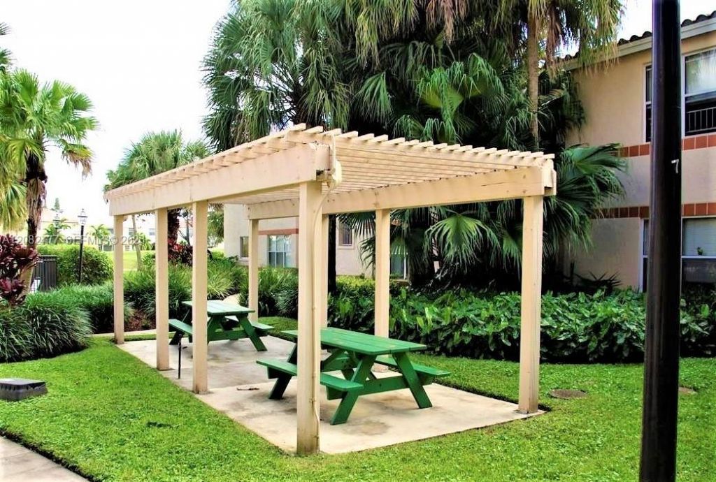 3380 N Pinewalk Dr N, Unit 1111, Margate, FL 33063 Photo