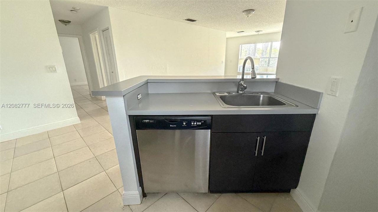 3380 N Pinewalk Dr N, Unit 1111, Margate, FL 33063 Photo