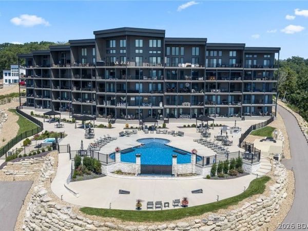 182 Havens Place Drive, Unit 3H, Four Seasons, MO 65049
