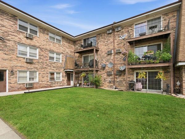 9817 Nottingham Avenue , Unit 304, Chicago Ridge, IL 60415