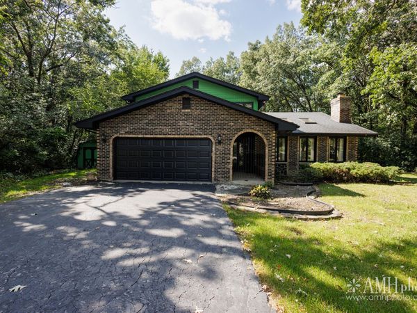 855 Charles Street , Crete, IL 60417