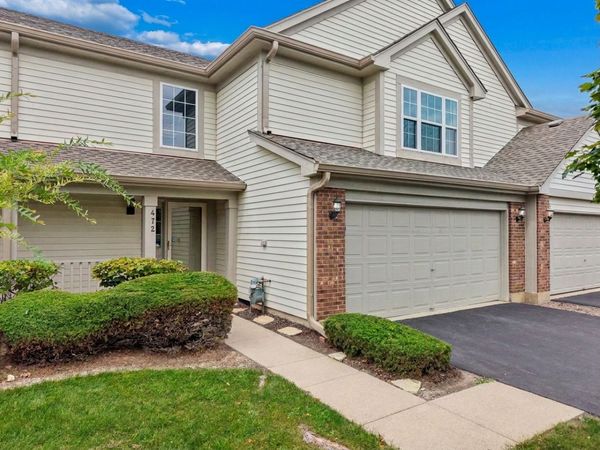 472 Heather Court, Unit 40-C2-472, Lindenhurst, IL 60046