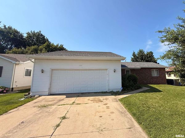 2099 Barding Avenue, Decatur, IL 62526