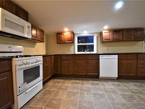 29 Oregon Trail, Pine Bush, NY 12566