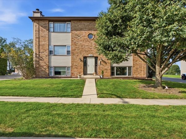 1056 MANCHESTER Court , Unit F, South Elgin, IL 60177