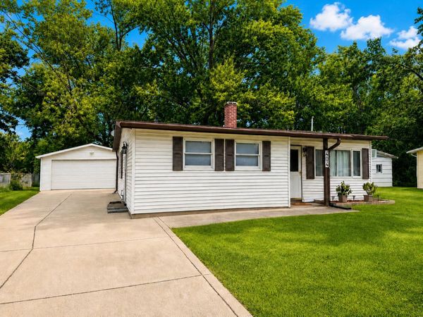 404 Michigami Trail, Porter, IN 46304