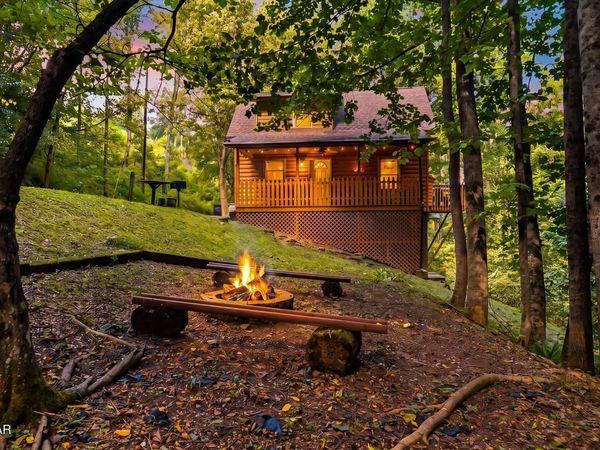 3163 Sourwood Way , Sevierville, TN 37862