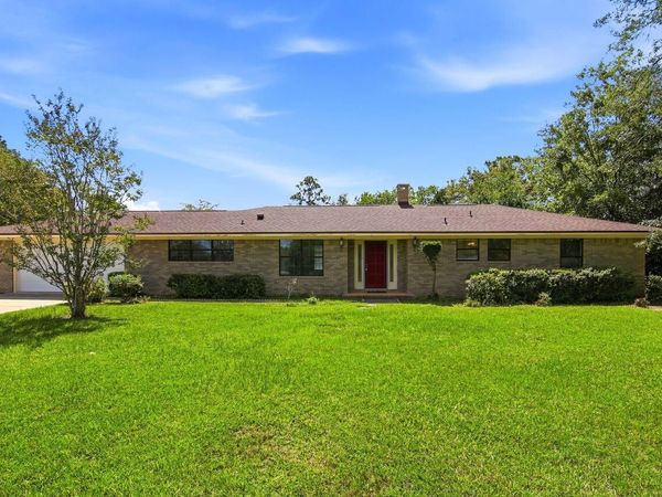 116 Ten Lake Drive, DeFuniak Springs, FL 32433