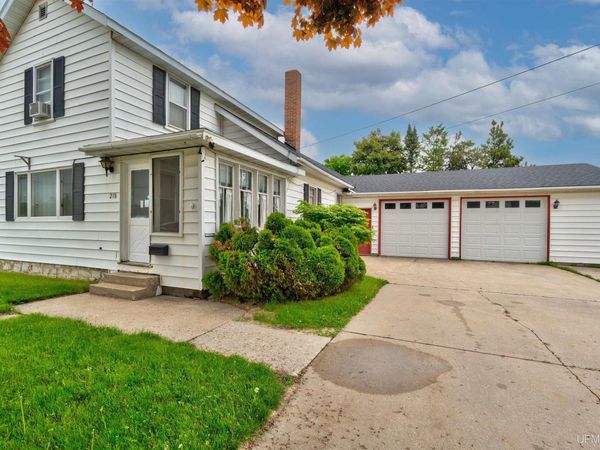218 N Houghton Avenue, Manistique, MI 49854