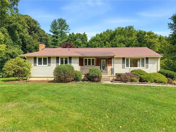 1373 Bell Road , Chagrin Falls, OH 44022
