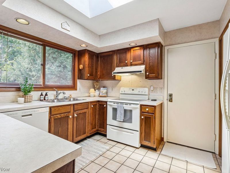7045 Pinehill Road, Concord Township, OH 44077 Photo 8