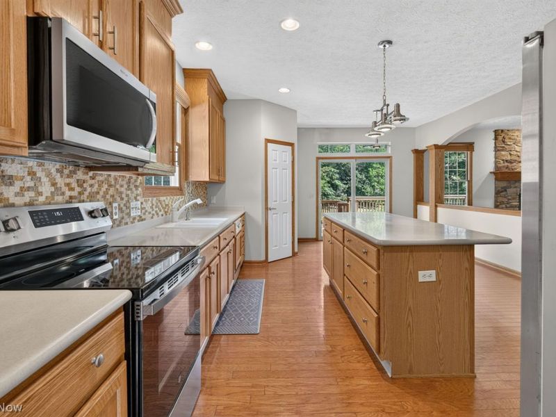 20828 Kylemore Drive, Strongsville, OH 44149 Photo 2