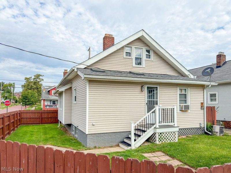 12721 North Road, Cleveland, OH 44111 Photo 2