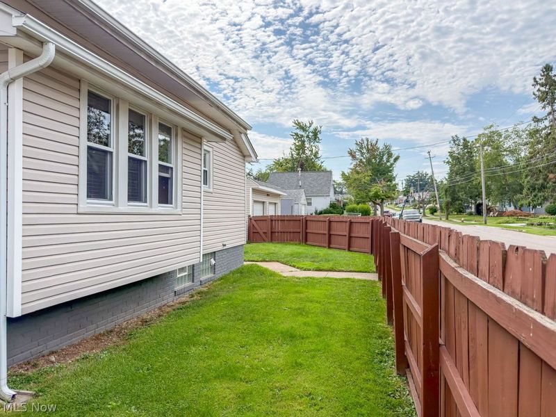 12721 North Road, Cleveland, OH 44111 Photo 29