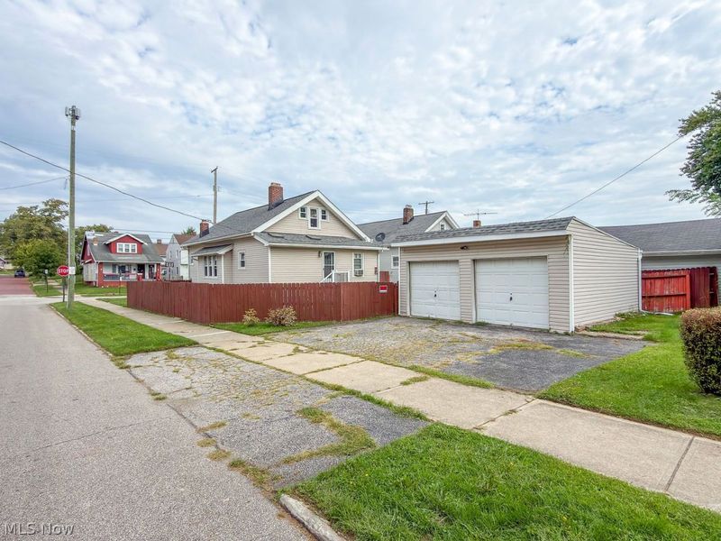 12721 North Road, Cleveland, OH 44111 Photo 3