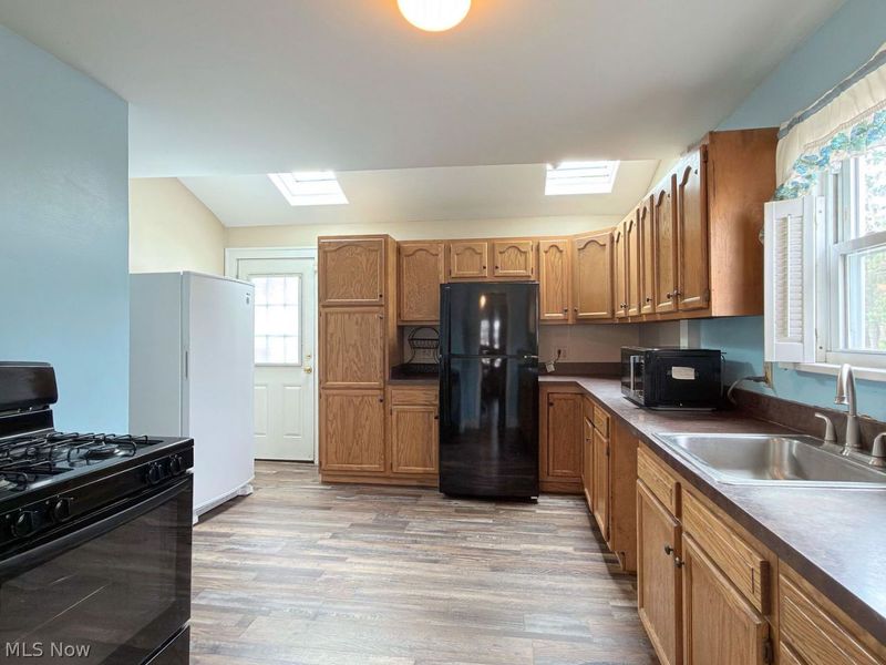 12721 North Road, Cleveland, OH 44111 Photo 4