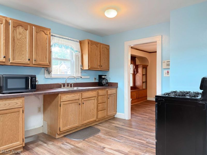 12721 North Road, Cleveland, OH 44111 Photo 5