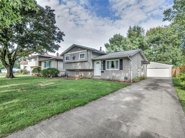 141 Pinewood Drive , Elyria, OH 44035