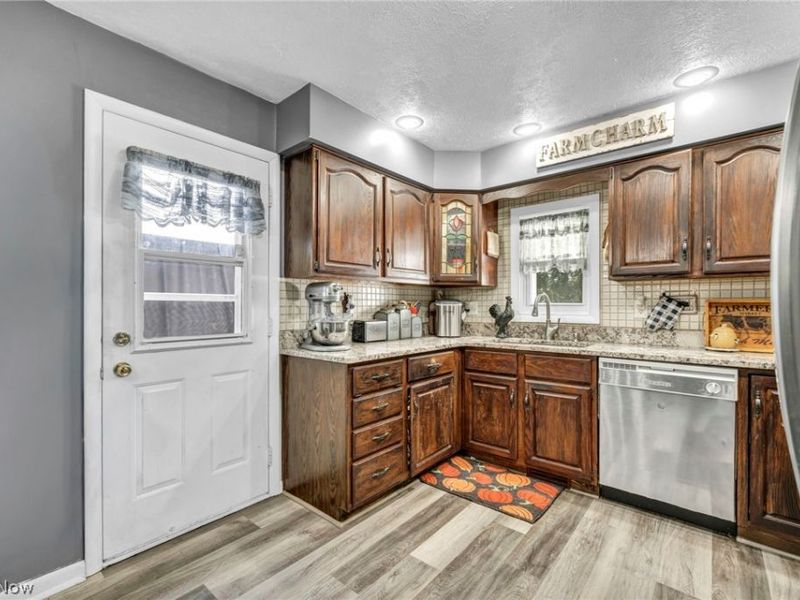 141 Pinewood Drive, Elyria, OH 44035 Photo 14