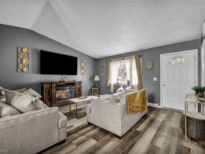 141 Pinewood Drive, Elyria, OH 44035 Photo 4