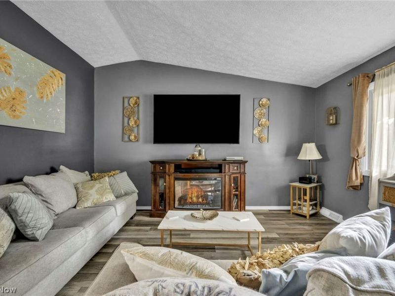 141 Pinewood Drive, Elyria, OH 44035 Photo 5