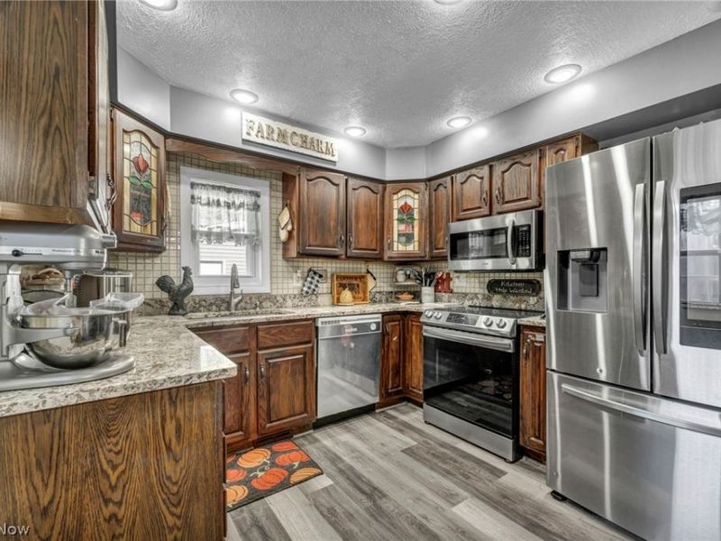 141 Pinewood Drive, Elyria, OH 44035 Photo 7