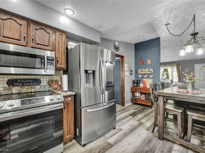 141 Pinewood Drive, Elyria, OH 44035 Photo 9