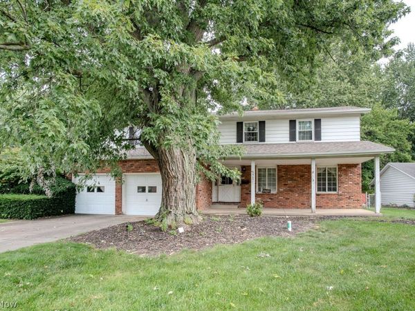 6869 Chadbourne Drive , North Olmsted, OH 44070