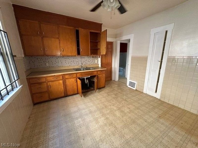 798 Wayside Road, Cleveland, OH 44110 Photo 6