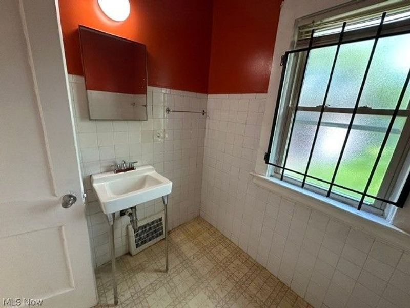 798 Wayside Road, Cleveland, OH 44110 Photo 8