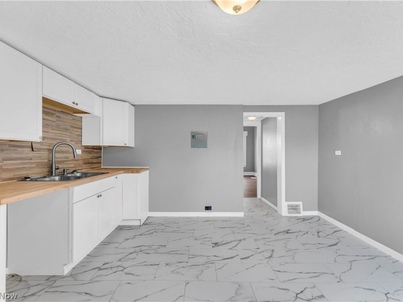 80 Egbert Road, Unit 2, Bedford, OH 44146 Photo 9