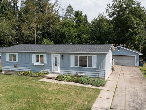 498 N Maple Street, Fennville, MI 49408